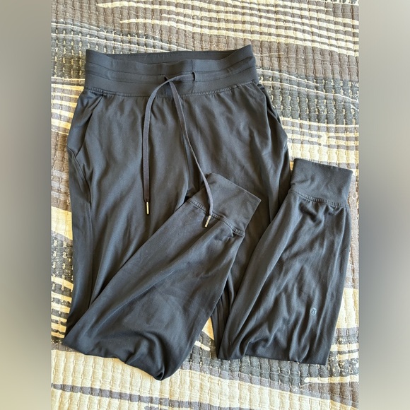 Lululemon Ready to Rulu High-rise jogger in black - Picture 4 of 9
